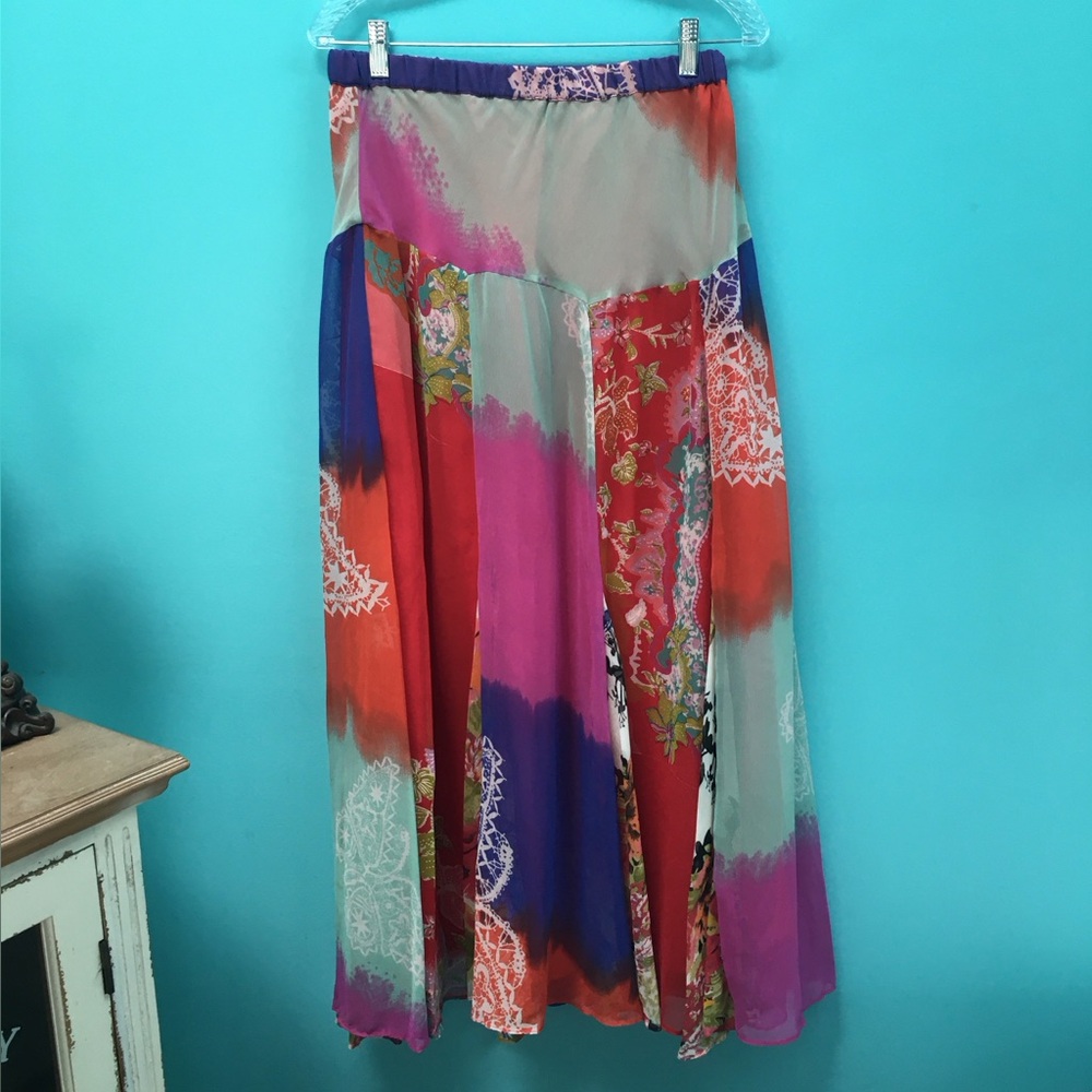 Beautiful NWOT women’s maxi skirt size Medium